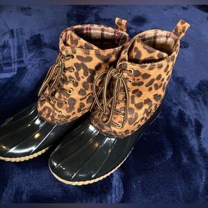 YOKI Leopard Print Women's Rubber Duck Boots, size 7